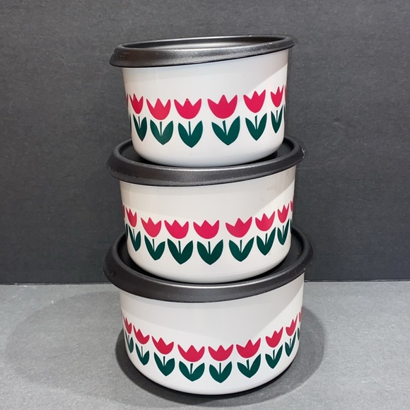1980’s 3pc. Tupperware Stackable Tulip Canister Set With One Touch Lids - Picture 4 of 10